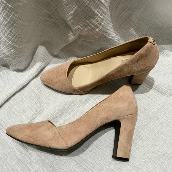 Blush colored suede pumps with thick heel - Picture 3 of 10